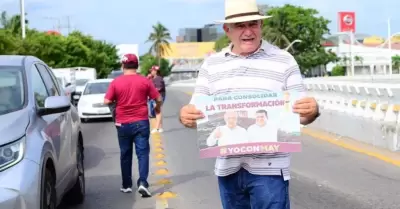 En este volanteo tambin se incluy al titular del FONATUR, Javier May, para que