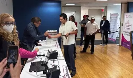 Mexicanos votan en consulado de Mxico en Chicago.