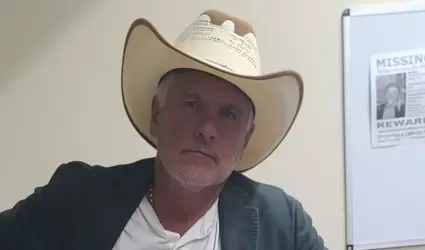 Hctor Sobern se divorcia de Janet Durn.