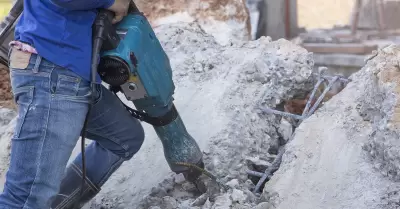 Hombre en obra de construccin