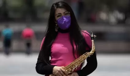 Saxofonista Mara Elena Ros