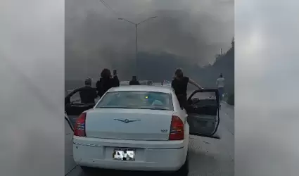 Auto incendiado