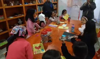 Capacitan a personal bibliotecario para el taller de verano "Mis vacaciones en l