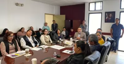 Fortalece Gobierno de BC atenci�n permanente a damnificados de Camino Verde: Cat