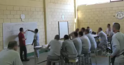 Contin�a CESISPE capacitaci�n para artesanos de la madera en el Centro Penitenci
