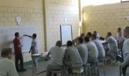 Contin�a CESISPE capacitaci�n para artesanos de la madera en el Centro Penitenci