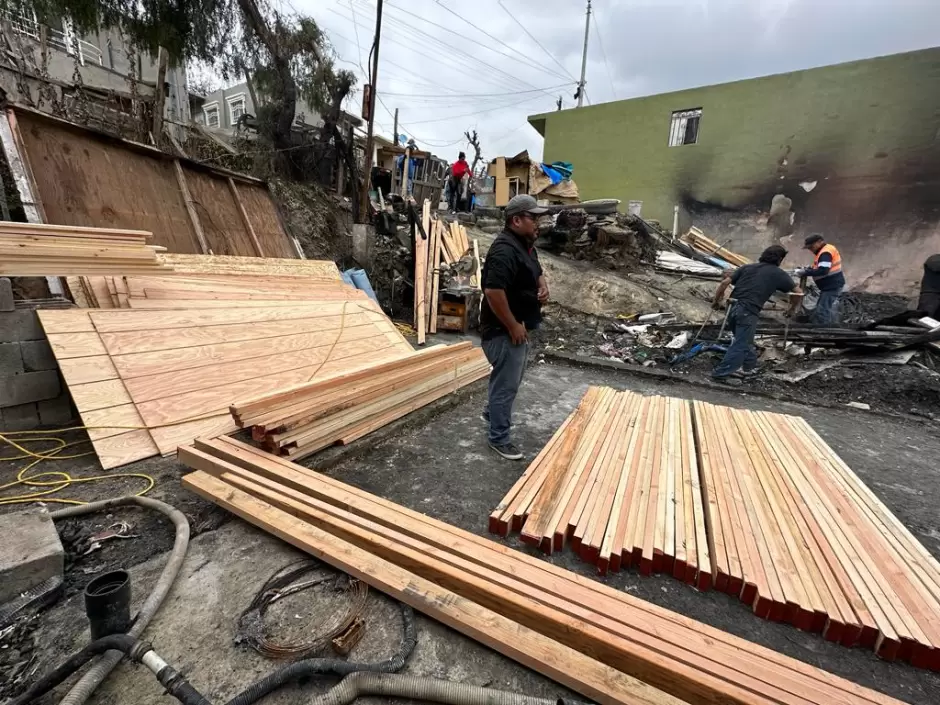 Alcaldesa Monserrat Caballero apoyar a oficial de la Polica Municipal que perdi su vivienda en incendio