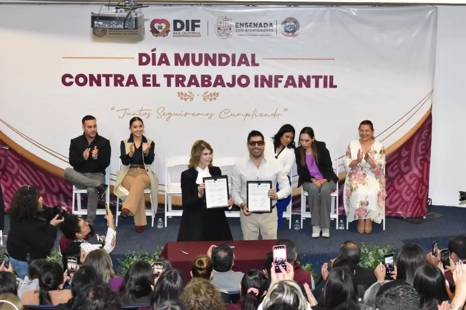 Firma de compromiso con DIF BC contra el trabajo infantil