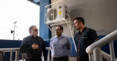 Instalacin de equipo de aire acondicionado en escuela primaria 30 de abril