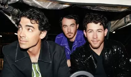 Los Jonas Brothers fueron vctimas del photoshop o la inteligencia artificial.