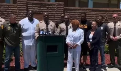 Conferencia de prensa de autoridades del condado de Los Angeles