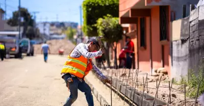 Calle pavimentada en la colonia Lzaro Crdenas