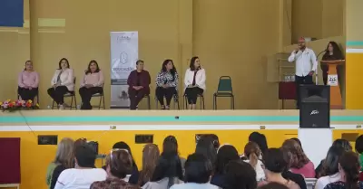 Directoras de Ensenada y San Quint�n exponen experiencias exitosas en conversato