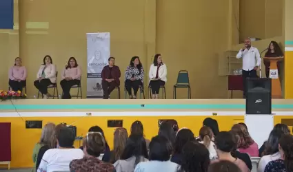 Directoras de Ensenada y San Quint�n exponen experiencias exitosas en conversato