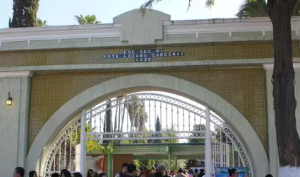 Secundaria Federal L�zaro C�rdenas "La Poli"