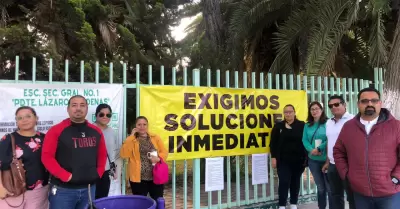 Padres de familia analizan la opcin de tomar la Escuela Secundaria General nme