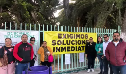 Padres de familia analizan la opcin de tomar la Escuela Secundaria General nme