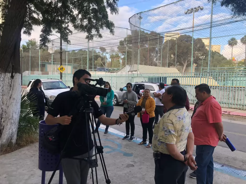 Padres de familia analizan la opcin de tomar la Escuela Secundaria General nmero 1