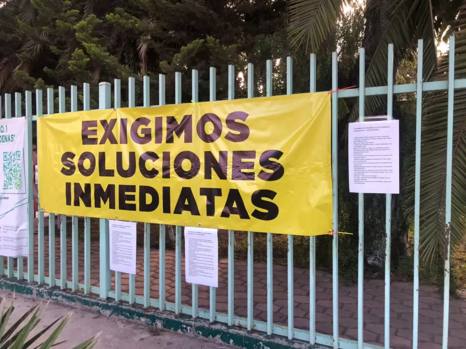 Padres de familia analizan la opcin de tomar la Escuela Secundaria General nmero 1