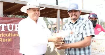 Entrega de apoyos del programa de Granjas Familiares