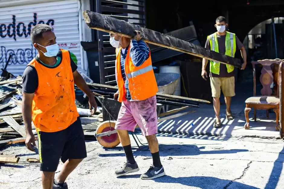 Reconstruirn hogar de compaero tras incendio