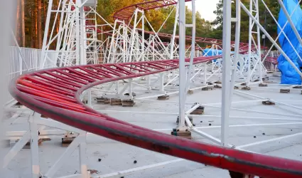 Monta�a rusa en el parque de la ciudad