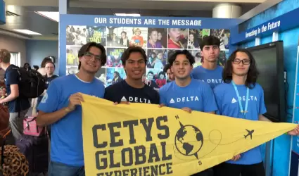 Mexicalenses ganan beca para explorar el campo de la aviaci�n en la Academia Nac