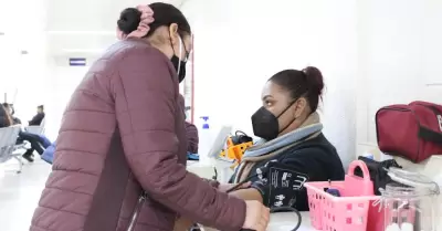 Llevar un estilo de vida saludable ayuda a prevenir y controlar el colesterol el