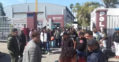 Trasladan a migrantes de unidad reforma al Centro Integrador Carmen Serd�n