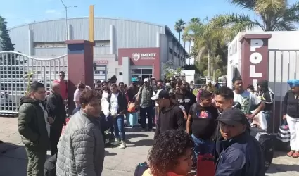 Trasladan a migrantes de unidad reforma al Centro Integrador Carmen Serd�n