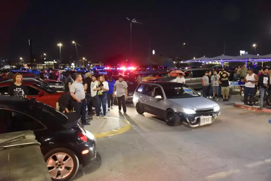 "Car Meet con Causa"