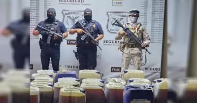 Aseguran Fuerza Estatal y SEDENA 45 bidones con metanfetamina líquida