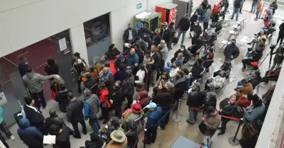 Oficinas Recaudacion fila ciudadanos