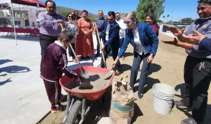 Construccin de escuela primaria "Distribuidores Nissan" en Tecate