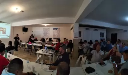 Fomenta COEPRIS BC importancia del correcto manejo de alimentos en los Centros d