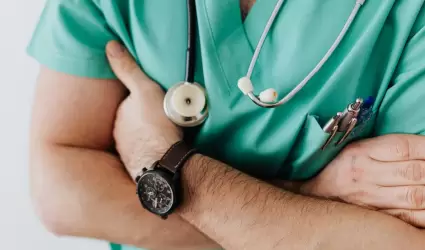 Mdicos y residentes de medicina denuncian al "crtel de la salud"