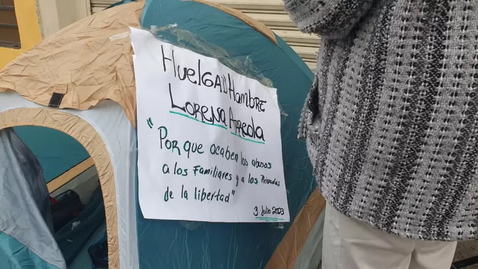 Huelga de hambre frente a "La Peni"