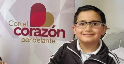 Entrega de lentes a estudiantes de educacin bsica de Tecate