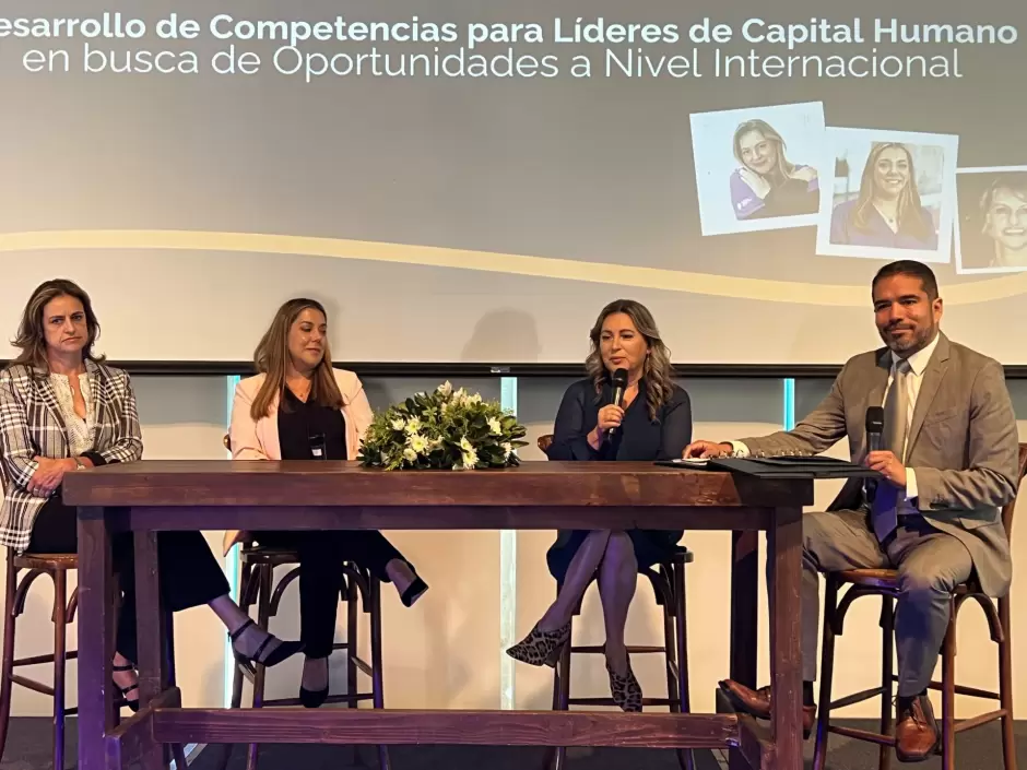 Panel "Desarrollo de competencias para lderes de Capital Humano para oportunidades a nivel internacional".