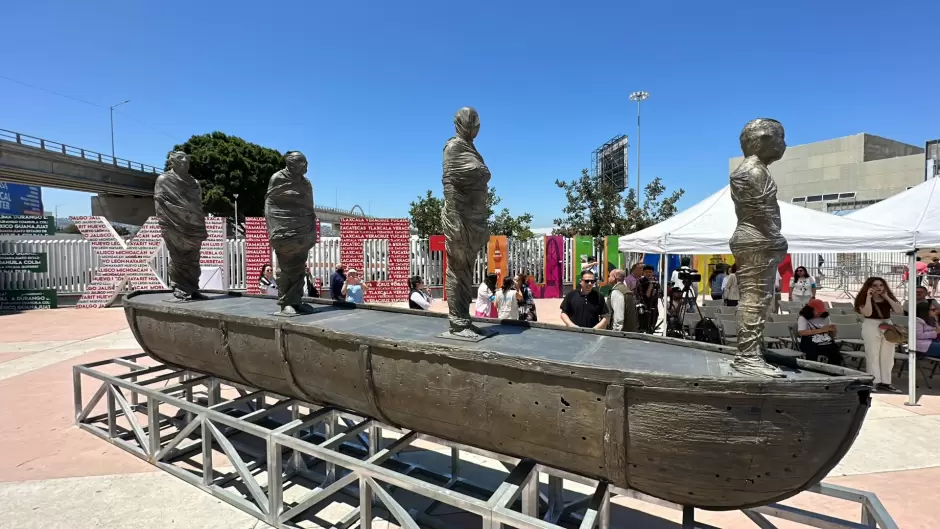 Escultura "El ruido generado por el choque de los cuerpos"