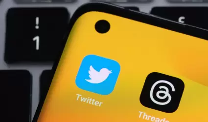 Aplicaciones Twitter y Threads en tel�fono m�vil