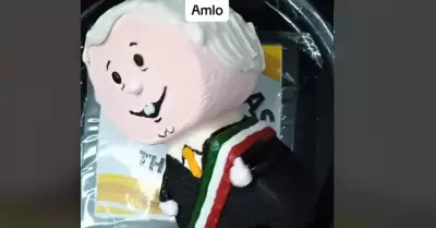 Paleta de bombn con figura de AMLO