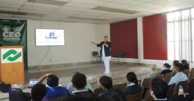 Capacitan a estudiantes del Conalep Ensenada en el uso y colocaci�n de cat�ter P