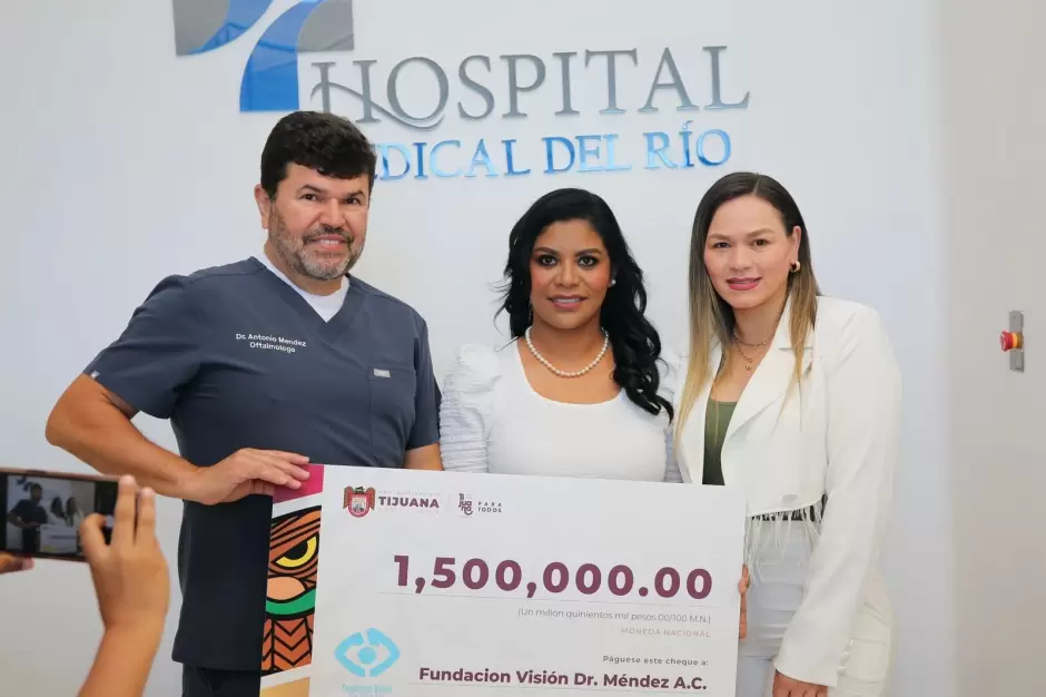 Entrega alcaldesa 1.5 mdp a Fundación Visión Dr. Méndez para realizar cirugías de cataratas