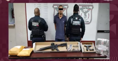 Detiene FESC en flagrancia a hombre que transportaba armas de fuego y drogas en 