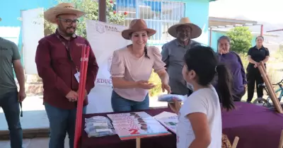 Entrega de material escolar