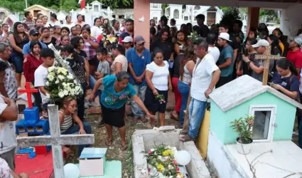Ni�a prensada