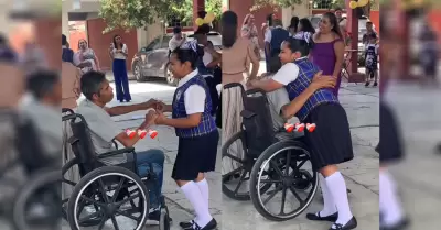 Padre e hija bailando