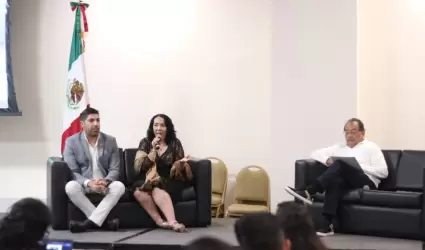 Particip� Araceli Brown en panel: Pol�ticas P�blicas de los Gobiernos Municipale