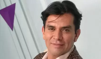 Jorge Salinas participa en la obra de teatro "Los amantes perfectos".